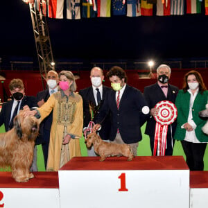 La princesse Caroline de Hanovre, le prince Albert II de Monaco et Mélanie-Antoinette de Massy sont avec les gagnants de l'exposition Canine Internationale de Monaco sous le chapiteau Fontvieille, le 8 mai 2022. © Bruno Bebert / Bestimage 