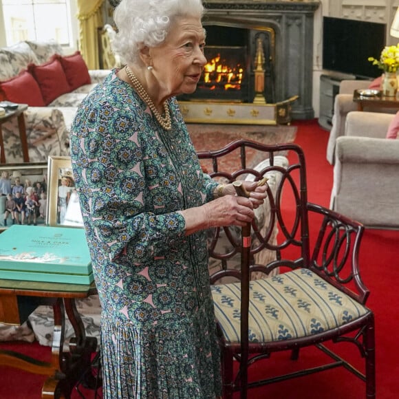 La reine Elisabeth II d'Angleterre en audience au château de Windsor. Le 16 février 2022  Queen Elizabeth II speaks during an audience at Windsor Castle when she met the incoming and outgoing Defence Service Secretaries. Picture date: Wednesday February 16, 2022. 