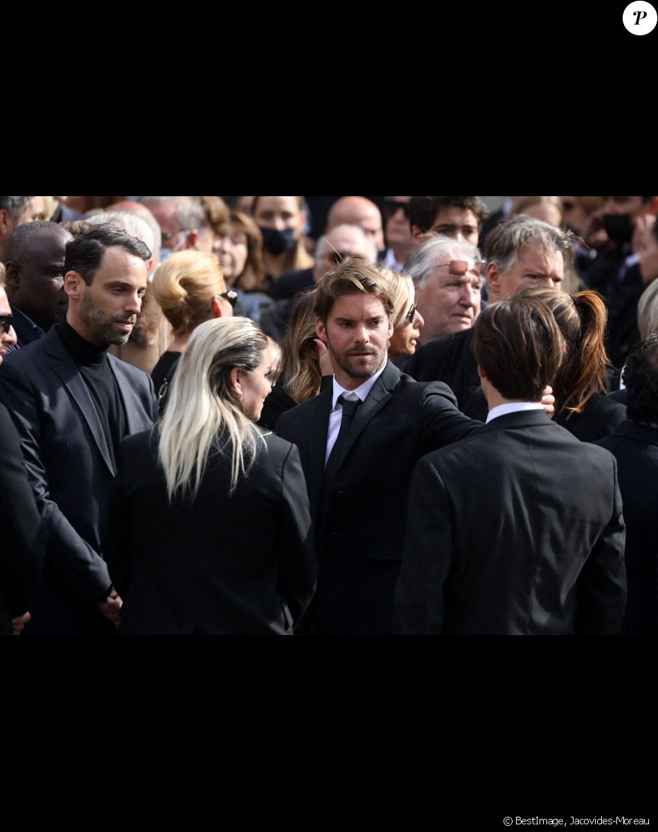 Sophie Tapie (fille du défunt), Rodolphe Michaux Tapie (petit-fils du défunt) - Sorties de la messe funéraire en hommage à Bernard Tapie en l'église Saint-Germain-des-Prés à Paris. Le 6 octobre 2021 © Jacovides-Moreau / Bestimage