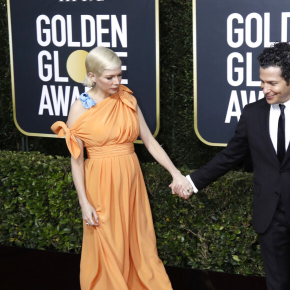 Michelle Williams enceinte et son fiancé Thomas Kail - Photocall de la 77ème cérémonie annuelle des Golden Globe Awards au Beverly Hilton Hotel à Los Angeles, le 5 janvier 2020.