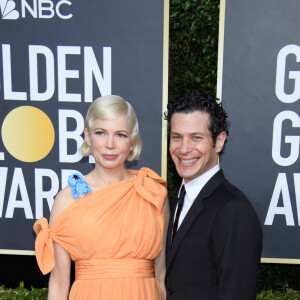 Michelle Williams enceinte et son fiancé Thomas Kail - Photocall de la 77ème cérémonie annuelle des Golden Globe Awards au Beverly Hilton Hotel à Los Angeles, le 5 janvier 2020.