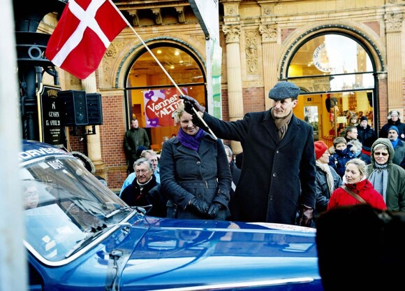 Joachim de Danemark donne le départ du 13e Rallye Historique de Monte-Carlo à Copenhague, le 28 janvier 2010