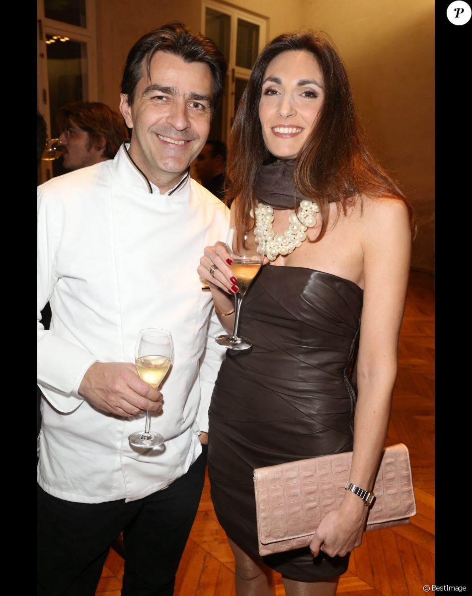 Exclusif - Yannick Alleno et sa compagne Laurence Bonnel - 18eme edition de la vente aux encheres des Sapins de Noel des createurs a l'hotel Salomon de Rothschild a Paris le 9 decembre 2013. La somme recoltee sera reversee au profit de l'association "AVEC" du professeur David Khayat.