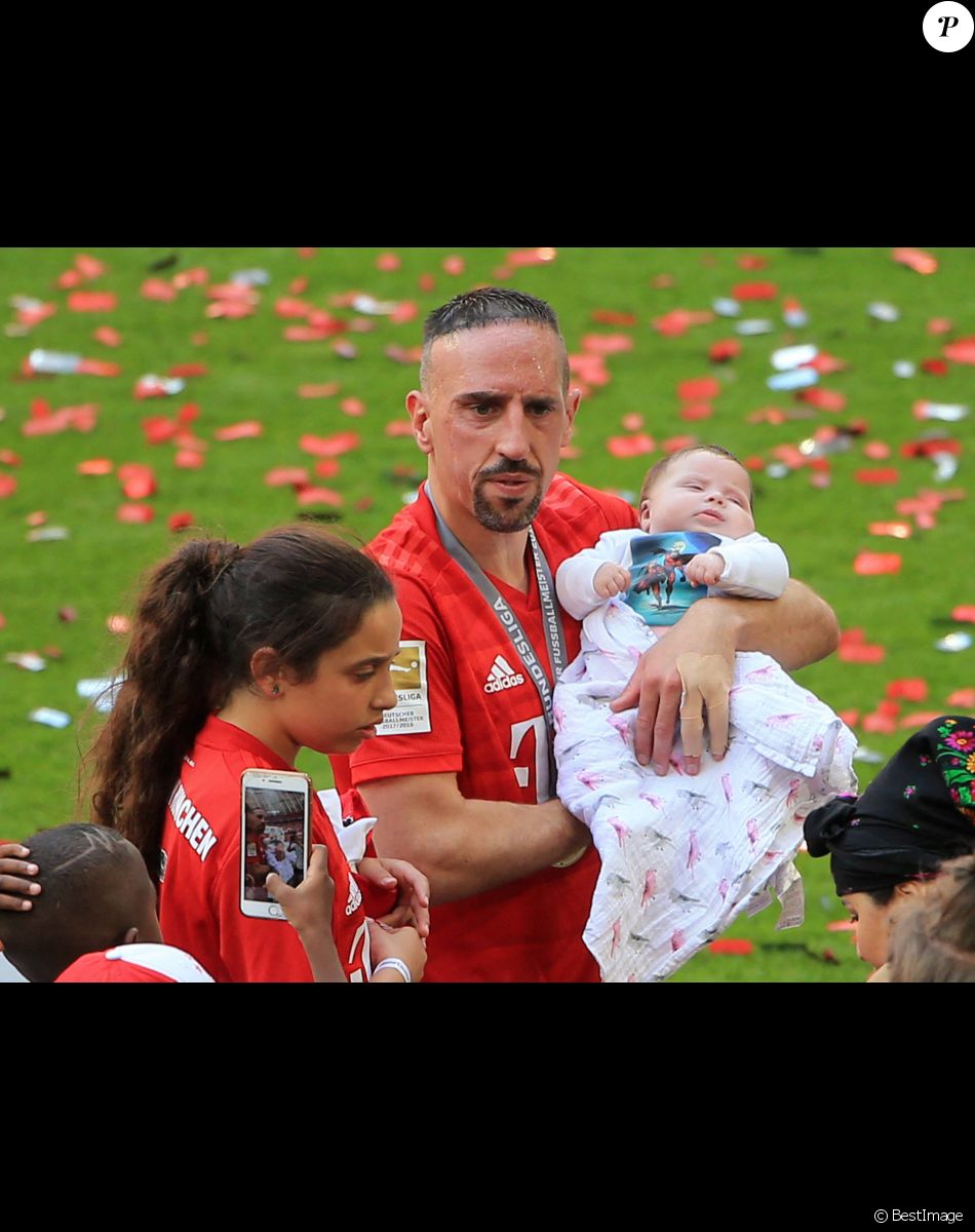 Franck Ribery et sa fille Keltoum - Franck Ribéry célèbre le titre de champion d'allemagne et son dernier match sous les couleurs du Bayern de Munich le 18 Mai 2019.