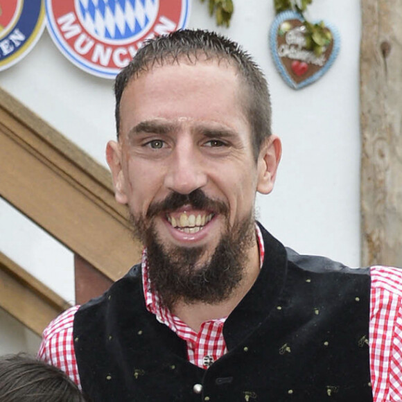 Franck Ribery célèbre la fête de la bière "Oktoberfest" avec sa femme Wahiba et ses enfants Salif, Shakinez et Hizya à Munich en Allemagne.