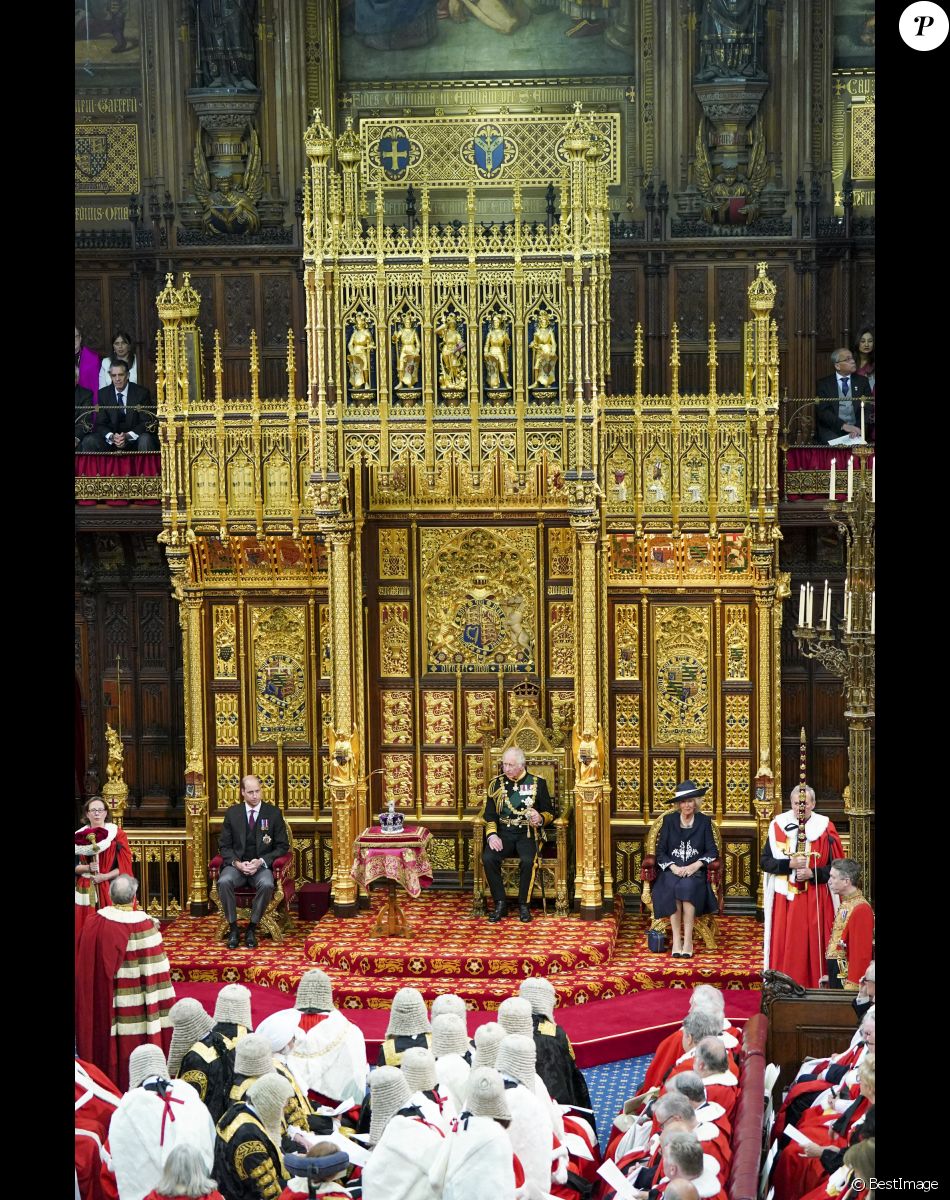 Le prince William, duc de Cambridge, Le prince Charles, prince de Galles, et Camilla Parker Bowles, duchesse de Cornouailles - - Discours de l'ouverture officielle du Parlement à Londres, le 10 mai 2022. Ayant des problèmes de mobilité, la reine d'Angleterre est représentée par le prince de Galles.