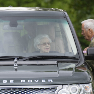 La reine Elisabeth II d'Angleterre assiste au "Royal Windsor Horse Show" depuis sa voiture, à Winndsor, Royaume Uni, le 13 mai 2022. 