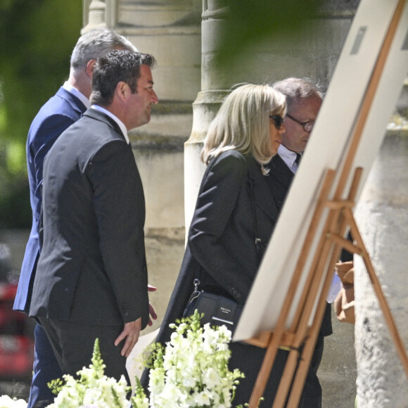 La Première Dame française, Brigitte Macron, Bruno Le Maire, ministre de l'Economie et des Finances et des Finances et Karl Olive, maire de Poissy - Obsèques d'Antoine Alléno (fils du chef cuisinier français, trois étoiles au Guide Michelin Yannick Alléno) en la collégiale Notre-Dame de Poissy, France, le 13 mai 2022. © Jean-Baptiste Autissier/Panoramic/Bestimage 