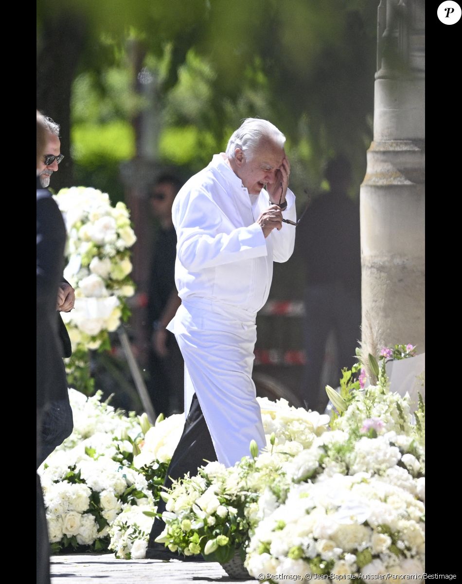 Le chef Alain Ducasse - Obsèques d'Antoine Alléno (fils du chef cuisinier français, trois étoiles au Guide Michelin Yannick Alléno) en la collégiale Notre-Dame de Poissy, France, le 13 mai 2022. © Jean-Baptiste Autissier/Panoramic/Bestimage