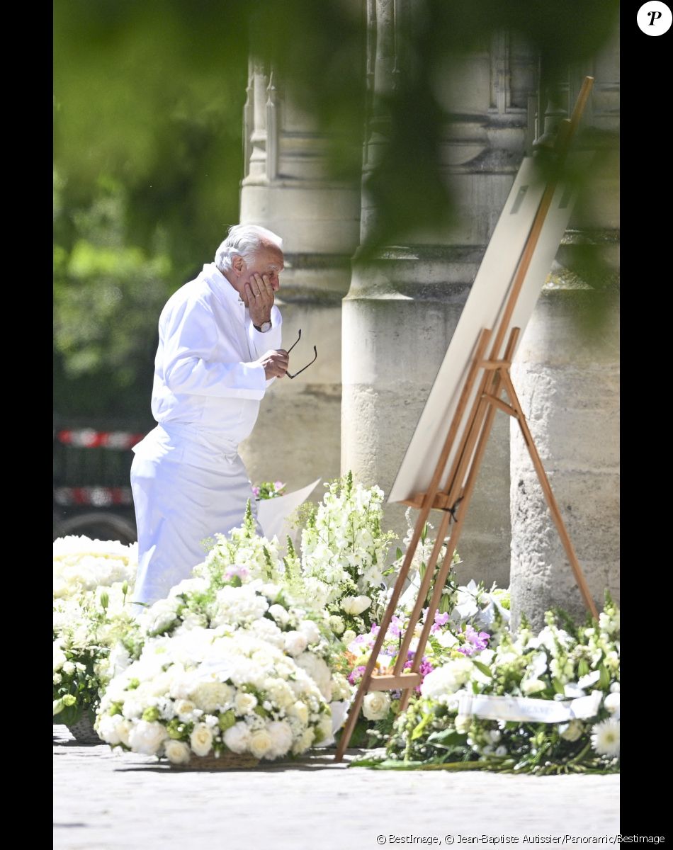 Le chef Alain Ducasse - Obsèques d'Antoine Alléno (fils du chef cuisinier français, trois étoiles au Guide Michelin Yannick Alléno) en la collégiale Notre-Dame de Poissy, France, le 13 mai 2022. © Jean-Baptiste Autissier/Panoramic/Bestimage