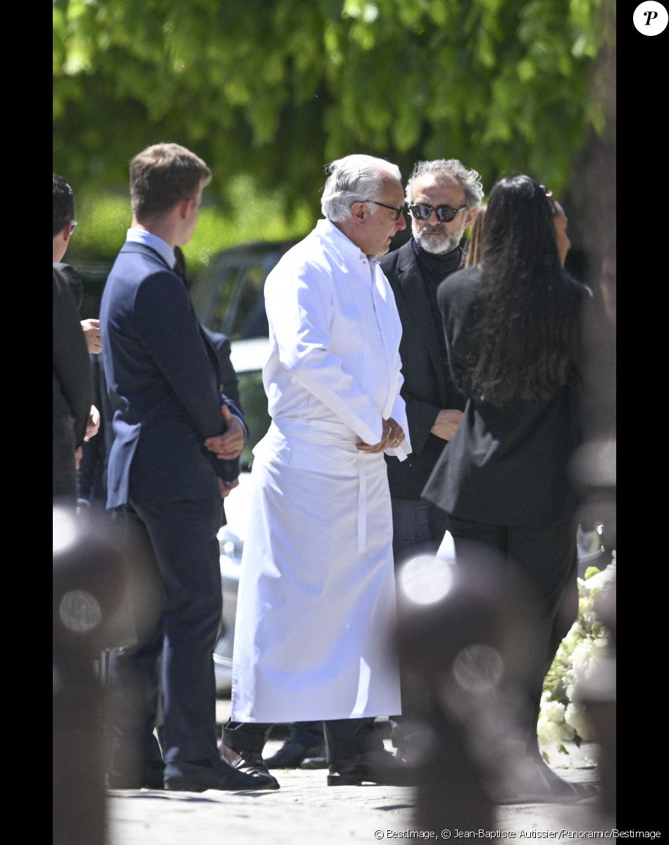 Le chef Alain Ducasse - Obsèques d'Antoine Alléno (fils du chef cuisinier français, trois étoiles au Guide Michelin Yannick Alléno) en la collégiale Notre-Dame de Poissy, France, le 13 mai 2022. © Jean-Baptiste Autissier/Panoramic/Bestimage