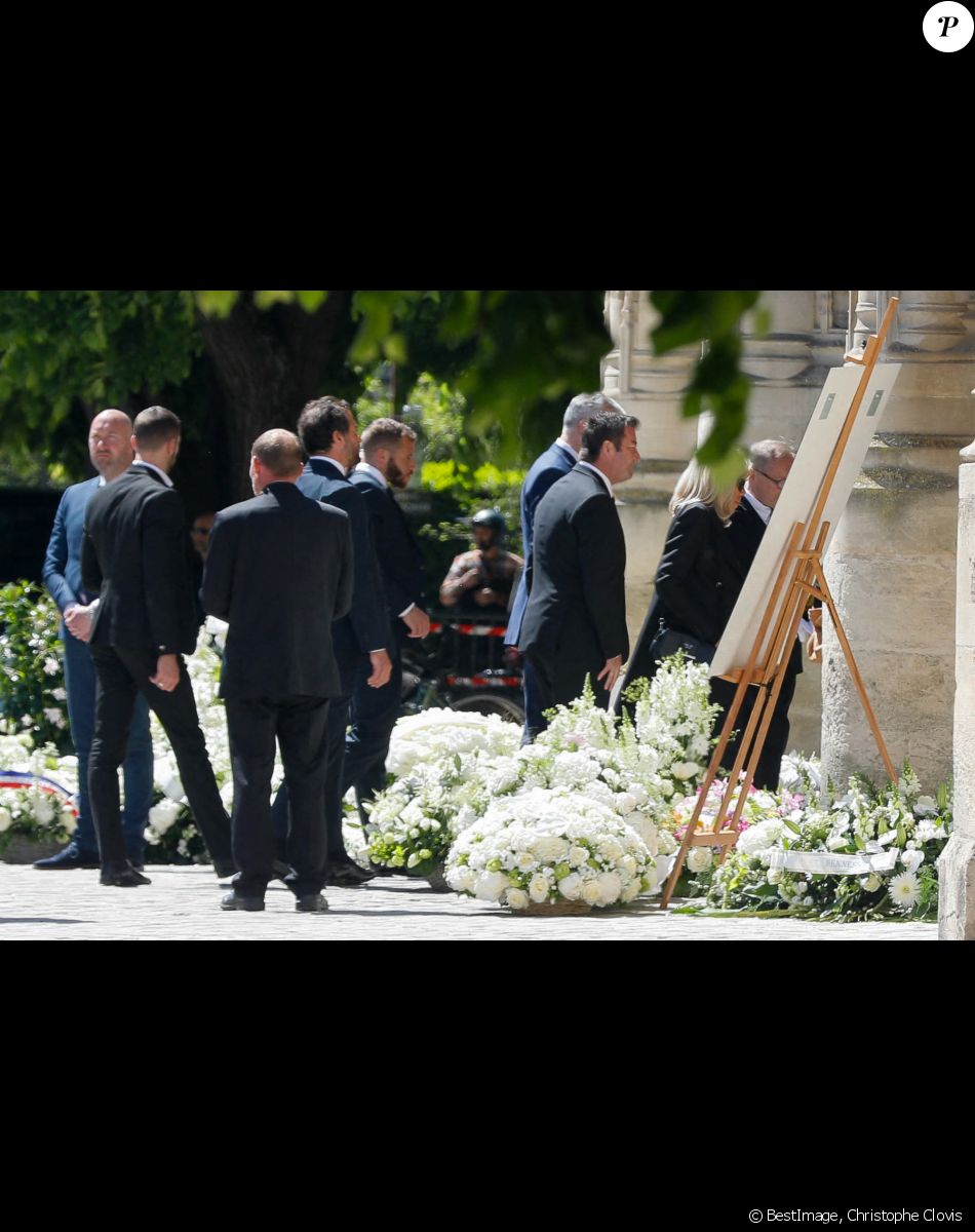 La Première Dame Brigitte Macron, Karl Olive, maire de Poissy, Bruno Le Maire, ministre de l'Economie et des Finances, Karl Olive, maire de Poissy - Obsèques d'Antoine Alléno (fils du chef cuisinier français, trois étoiles au Guide Michelin Yannick Alléno) en la collégiale Notre-Dame de Poissy, France, le 13 mai 2022. © Christophe Clovis/Bestimage