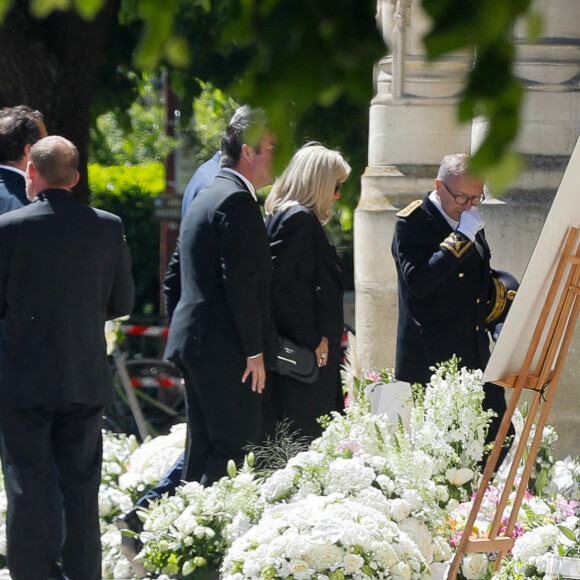 La Première Dame Brigitte Macron, Karl Olive, maire de Poissy, Bruno Le Maire, ministre de l'Economie et des Finances, Karl Olive, maire de Poissy - Obsèques d'Antoine Alléno (fils du chef cuisinier français, trois étoiles au Guide Michelin Yannick Alléno) en la collégiale Notre-Dame de Poissy, France, le 13 mai 2022. © Christophe Clovis/Bestimage 