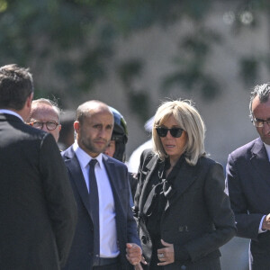 La Première Dame française, Brigitte Macron et José Pietroboni, chef du protocole - Obsèques d'Antoine Alléno (fils du chef cuisinier français, trois étoiles au Guide Michelin Yannick Alléno) en la collégiale Notre-Dame de Poissy, France, le 13 mai 2022. © Jean-Baptiste Autissier/Panoramic/Bestimage 