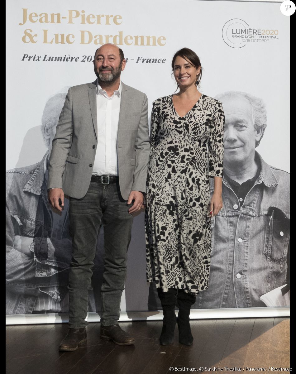 Kad Merad et sa compagne Julia Vignali, lors de la cérémonie de clôture de la 12e édition du Festival du film Lumière à Lyon, du 10 au 18 octobre 2020. Le festival rend, cette année, hommage aux cinéastes belges Jean-Pierre et Luc Dardenne, doubles lauréats de la Palme d'Or. Lyon, le 16 octobre 2020. © Sandrine Thesillat / Panoramic / Bestimage