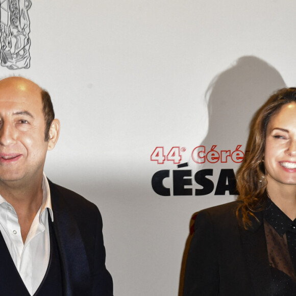 Kad Merad et sa compagne Julia Vignali - Photocall du dîner de la 44ème cérémonie des César au Fouquet's à Paris. Le 22 février 2019 © Pierre Perusseau / Bestimage 