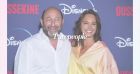 Kad Merad et Julia Vignali complices et amoureux : rare apparition du couple pour une grande première