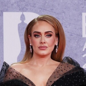 Adele - Photocall de la cérémonie des Brit Awards 2022 à l'O2 Arena à Londres le 8 février 2022  BGUK_2310489 - London, UNITED KINGDOM - Celebrities attend the BRIT Awards 2022 held at The O2 Arena, Peninsuila Square in Greenwich, London, England, UK Pictured: Adele