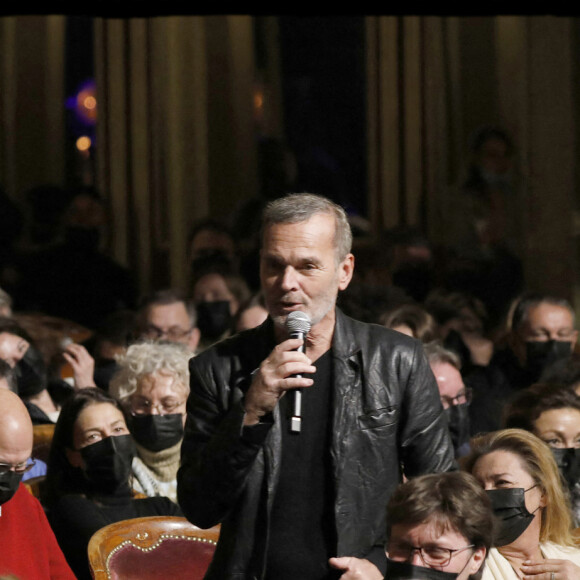 Exclusif - Laurent Baffie lors de la soirée L'année de la déprime (et même un peu plus...) aux Folies Bergère à Paris le 29 novembre 2021. © Alain Guizard / Bestimage 