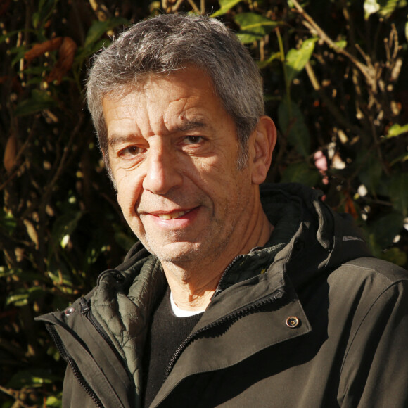 Michel Cymes pour La doc et le véto - Photocall lors de la 24ème édition du Festival des Créations TV de Luchon. Le 10 février 2022 © Christophe Aubert via Bestimage