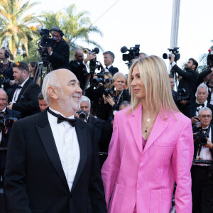 Gérard Jugnot et sa femme Patricia Campi - Montée des marches du film "Coupez !" pour la cérémonie d'ouverture du 75ème Festival International du Film de Cannes. Le 17 mai 2022 © Olivier Borde / Bestimage 