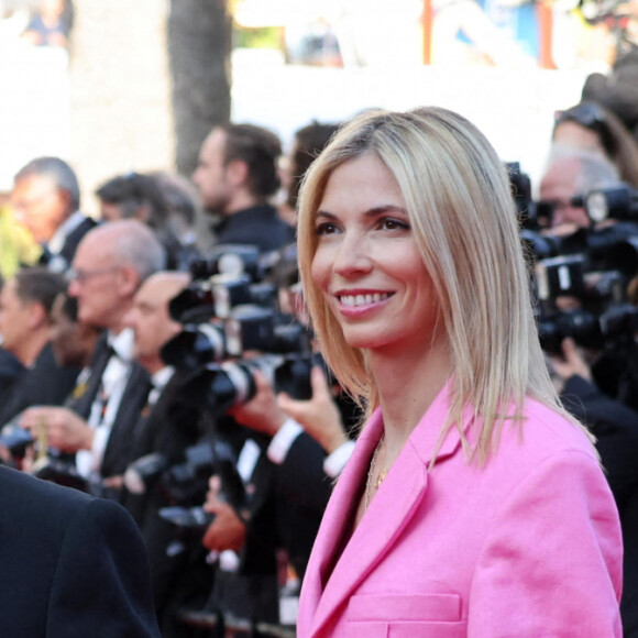Gérard Jugnot et sa femme Patricia Campi - Montée des marches du film "Coupez !" pour la cérémonie d'ouverture du 75ème Festival International du Film de Cannes. Le 17 mai 2022 © Dominique Jacovides / Bestimage 