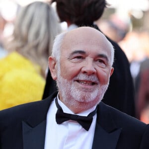 Gérard Jugnot - Montée des marches du film "Coupez !" pour la cérémonie d'ouverture du 75ème Festival International du Film de Cannes. Le 17 mai 2022 © Dominique Jacovides / Bestimage 