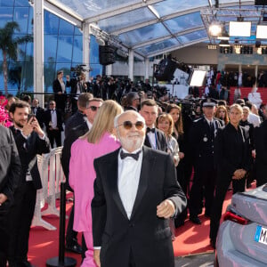 Exclusif - Patricia Campi et Gérard Jugnot - Arrivées des célébrités à bord des voitures officielles pour la montée des marches du film "Coupez !" à l'occasion de la cérémonie d'ouverture du 75ème Festival International du Film de Cannes le 17 mai 2022. 