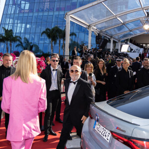 Exclusif - Gérard Jugnot et sa femme Patricia Campi - Arrivées des célébrités à bord des voitures officielles pour la montée des marches du film "Coupez !" à l'occasion de la cérémonie d'ouverture du 75ème Festival International du Film de Cannes le 17 mai 2022. 