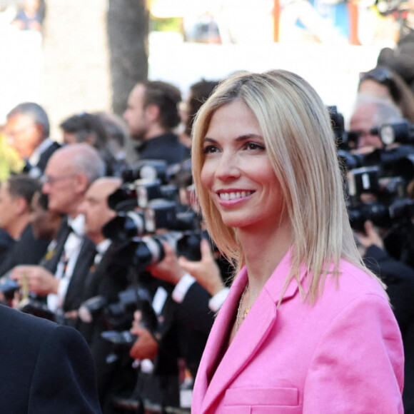 Gérard Jugnot et sa femme Patricia Campi - Montée des marches du film "Coupez !" pour la cérémonie d'ouverture du 75ème Festival International du Film de Cannes. Le 17 mai 2022 © Dominique Jacovides / Bestimage 