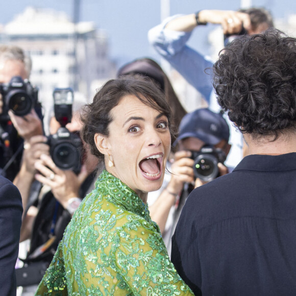 Michel Hazanavicius, Bérénice Bejo, Romain Duris - Photocall du film "Coupez ! (Final Cut )" lors du 75e festival annuel du film de Cannes au Palais des Festivals le 18 mai 2022 à Cannes, France. © Cyril Moreau/Bestimage