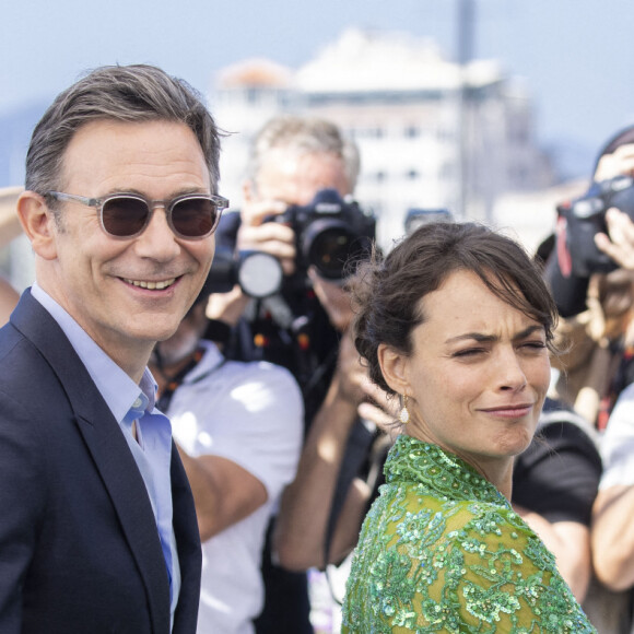 Michel Hazanavicius, Bérénice Bejo, Romain Duris - Photocall du film "Coupez ! (Final Cut )" lors du 75e festival annuel du film de Cannes au Palais des Festivals le 18 mai 2022 à Cannes, France. © Cyril Moreau/Bestimage