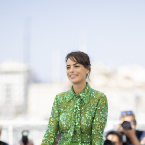 Bérénice Bejo - Photocall du film "Coupez ! (Final Cut )" lors du 75e festival annuel du film de Cannes au Palais des Festivals le 18 mai 2022 à Cannes, France. © Cyril Moreau/Bestimage