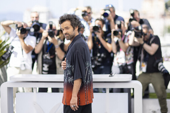 Romain Duris - Photocall du film "Coupez ! (Final Cut )" lors du 75e festival annuel du film de Cannes au Palais des Festivals le 18 mai 2022 à Cannes, France. © Cyril Moreau/Bestimage