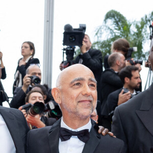 Alassane Diong, Mathieu Vadepied, Omar Sy - Montée des marches du film " Top Gun : Maverick " lors du 75ème Festival International du Film de Cannes. Le 18 mai 2022 © Olivier Borde / Bestimage 