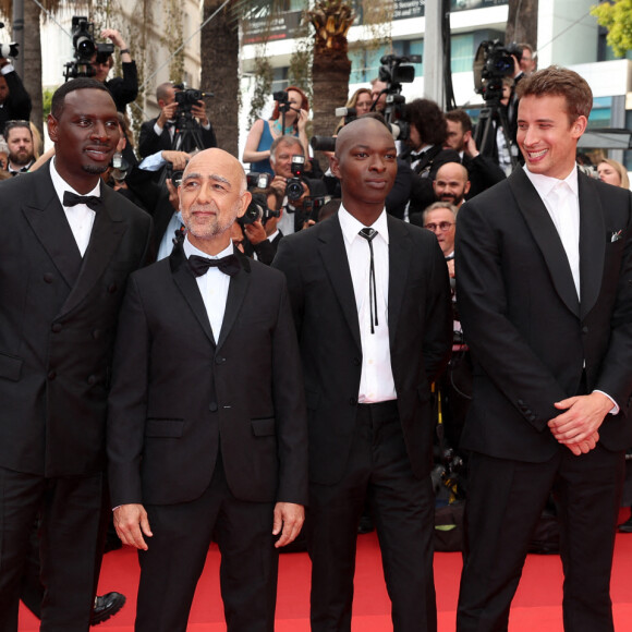 Omar Sy, Mathieu Vadepied, Alassane Diong, Jonas Bloquet - Montée des marches du film " Top Gun : Maverick " lors du 75ème Festival International du Film de Cannes. Le 18 mai 2022 © Cyril Moreau / Bestimage 