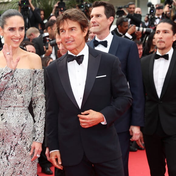 Jennifer Connelly et Tom Cruise - Montée des marches du film " Top Gun : Maverick " lors du 75ème Festival International du Film de Cannes. Le 18 mai 2022 © Cyril Moreau / Bestimage 