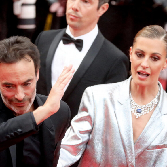 Anthony Delon et sa compagne Sveva Alviti - Montée des marches du film " Top Gun : Maverick " lors du 75ème Festival International du Film de Cannes. Le 18 mai 2022