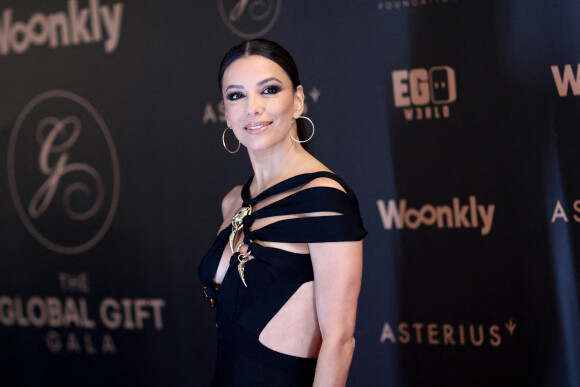 Eva Longoria - Photocall du Global Gift Gala lors du 75ème Festival International du Film de Cannes le 19 mai 2022. © Tiziano Da Silva / Bestimage