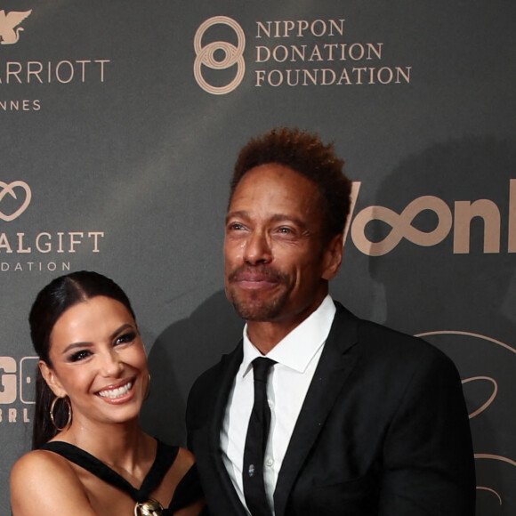 Eva Longoria et Gary Dourdan - Photocall du Global Gift Gala lors du 75ème Festival International du Film de Cannes le 19 mai 2022. © Tiziano Da Silva / Bestimage