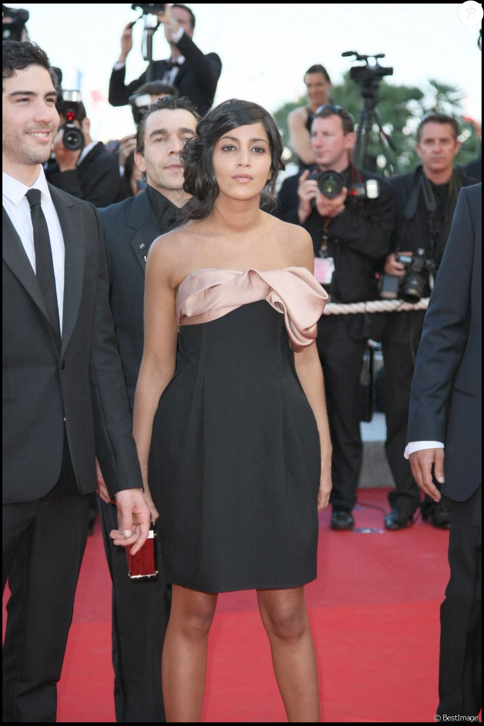 Tahar Rahim et sa femme Leila Bekhti Montée des marches pour Un