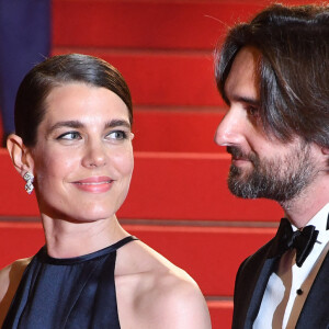 Charlotte Casiraghi et son mari Dimitri Rassam - Montée des marches du film " Frère et Soeur " lors du 75ème Festival International du Film de Cannes © Giancarlo Gorassini / Bestimage 