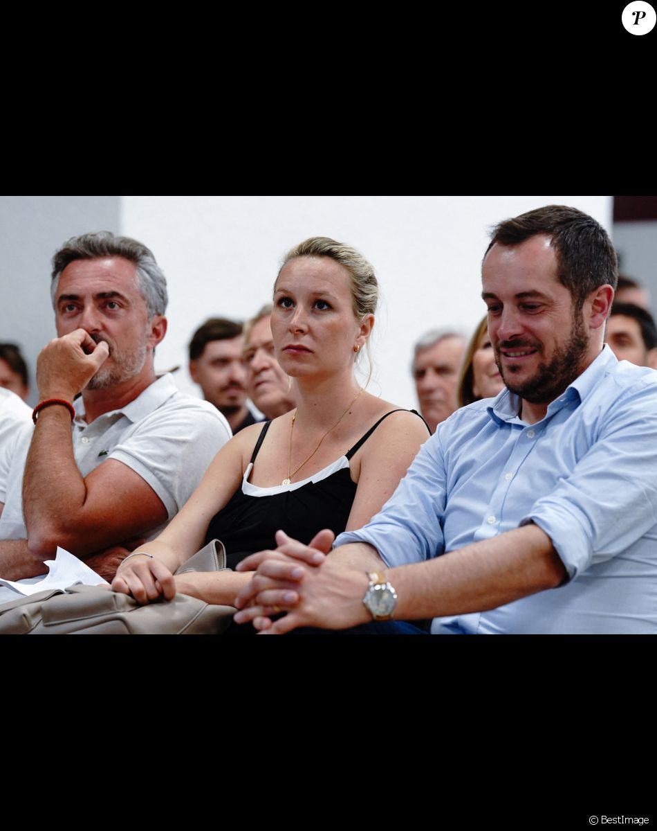 Marion Maréchal (candidate suppléante aux élections législatives dans le Vaucluse pour le parti Reconquête), enceinte, en meeting à Tarascon, le 20 mai 2022.