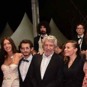 David Marsais, Raphaël Quenard, Grégoire Ludig, Adèle Exarchopoulos, Anthony Sonigo, Alain Chabat, Blanche Gardin, Doria Tillier, Gilles Lellouche, Vincent Lacoste - Montée des marches du film " Fumer Fait Tousser " lors du 75ème Festival International du Film de Cannes. Le 21 mai 2022 © Giancarlo Gorassini / Bestimage 