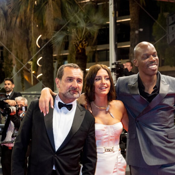 Gilles Lellouche, Adèle Exarchopoulos et Jean-Pascal Zadi - Montée des marches du film " Fumer Fait Tousser " lors du 75ème Festival International du Film de Cannes. Le 21 mai 2022 © Cyril Moreau / Bestimage 