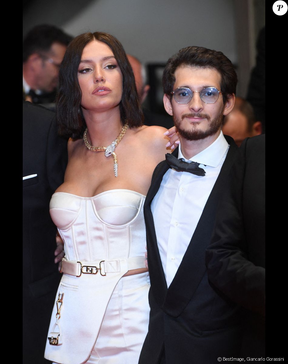Adèle Exarchopoulos, Anthony Sonigo - Montée des marches du film " Fumer Fait Tousser " lors du 75ème Festival International du Film de Cannes. Le 21 mai 2022 © Giancarlo Gorassini / Bestimage