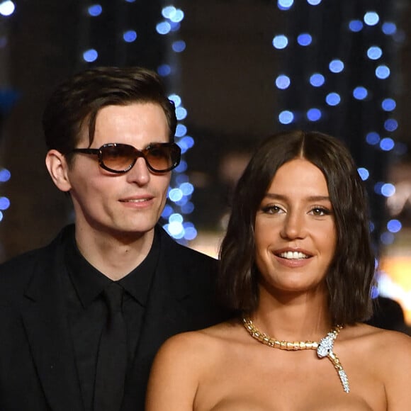 Raphaël Quenard, Adèle Exarchopoulos, Grégoire Ludig - Montée des marches du film " Fumer Fait Tousser " lors du 75ème Festival International du Film de Cannes. Le 21 mai 2022 © Giancarlo Gorassini / Bestimage 