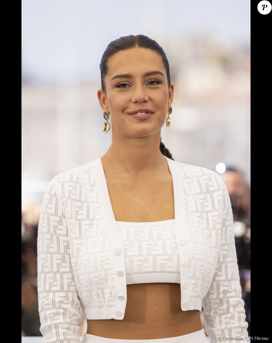 Adèle Exarchopoulos - Photocall de "Fumer Fait Tousser (Smoking Causes Coughing)" lors du 75ème Festival International du Film de Cannes, le 21 mai 2022. © Cyril Moreau/Bestimage