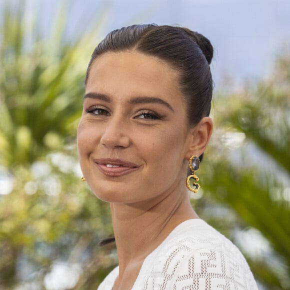 Adèle Exarchopoulos - Photocall de "Fumer Fait Tousser (Smoking Causes Coughing)" lors du 75ème Festival International du Film de Cannes, le 21 mai 2022. © Cyril Moreau/Bestimage 