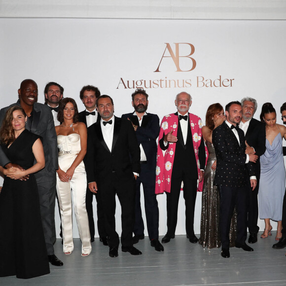 Exclusif - Blanche Gardin, Jean-Pascal Zadi, Grégoire Ludig, Adèle Exarchopoulos, David Marsais, Gilles Lellouche, Quentin Dupieux, Nicolas Seydoux, Anaïs Demoustier, Jérôme Niel, Alain Chabat, Oulaya Amamra, Anthony Sonigo, Doria Tillier, Vincent Lacoste - Photos de l'équipe du film "Fumer fait tousser" à la plage du Grand Hôtel lors du 75ème Festival International du Film de Cannes. Le 21 mai 2022 © Tiziano Da Silva / Bestimage   Exclusive - Blanche Gardin, Jean-Pascal Zadi, Grégoire Ludig, Adèle Exarchopoulos, David Marsais, Gilles Lellouche, Quentin Dupieux, Nicolas Seydoux, Anaïs Demoustier, Jérôme Niel, Alain Chabat, Oulaya Amamra, Anthony Sonigo, Doria Tillier, Vincent Lacoste - Photos of the film crew "Smoking makes you cough" at the beach of the Grand Hotel during the 75th Cannes International Film Festival. May 21, 2022.